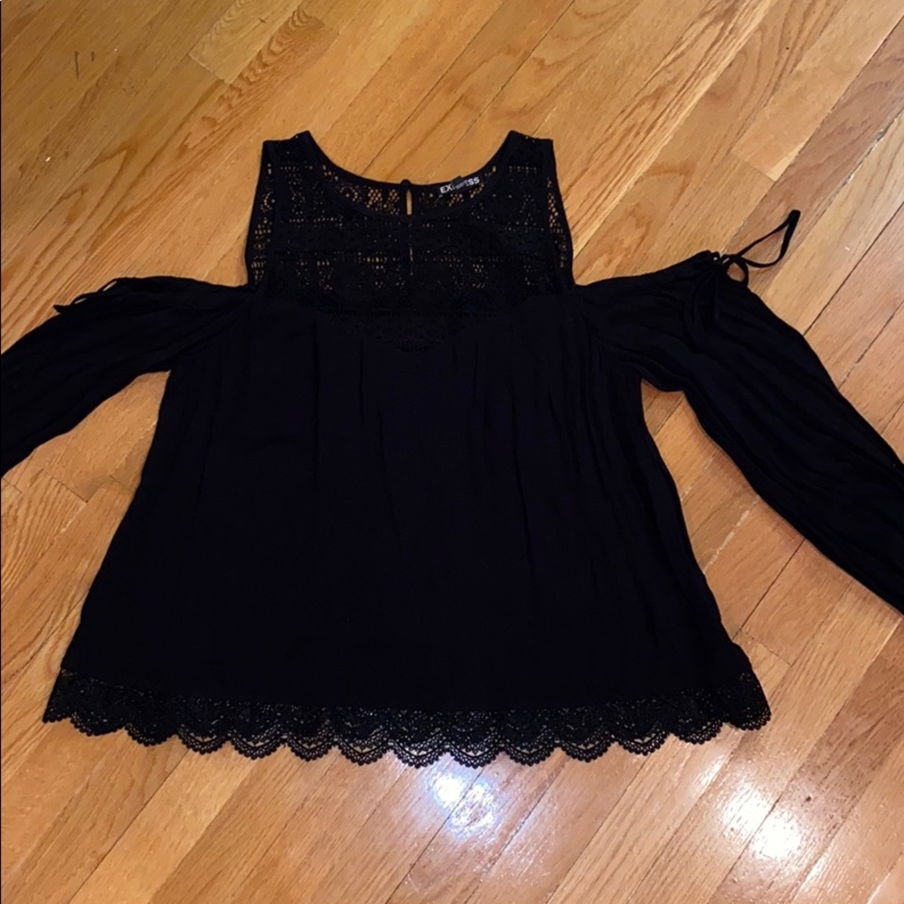 Express open shoulder top. - Picture 4 of 10